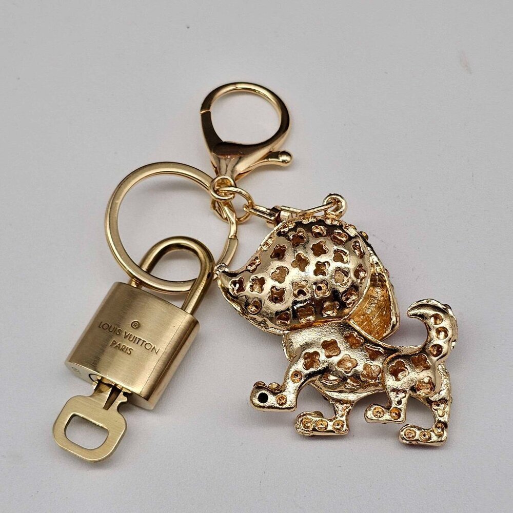 Authentic LV Gold Padlock 🔒Unbranded Dog Keychain Charm for Louis Vuitton Bags - Picture 5 of 7
